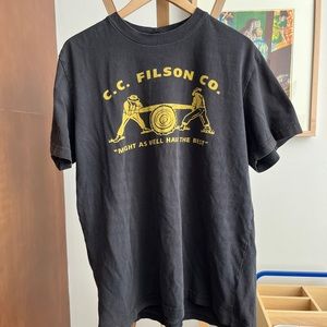Filson Mens size large tee